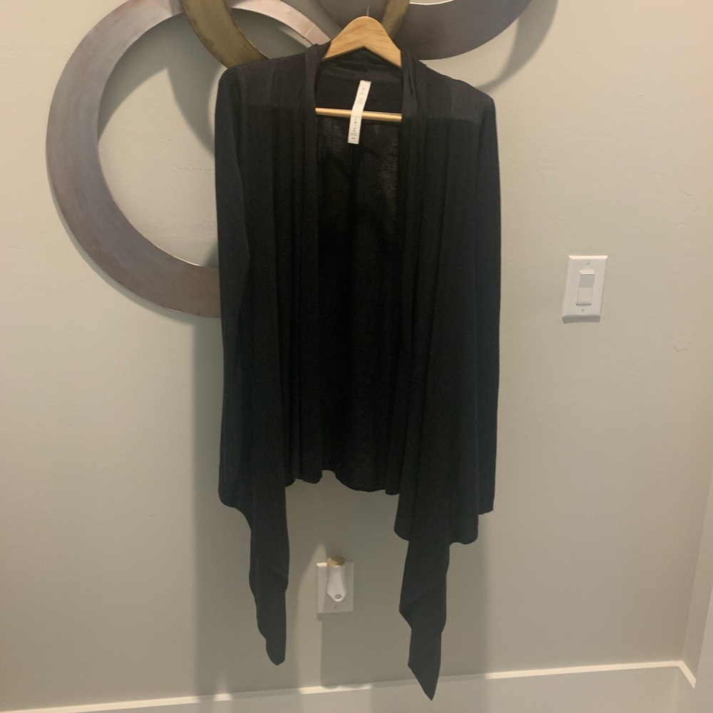 Lululemon Universal Wrap - Picture 8 of 12